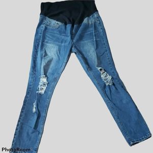2/20 Maternity jeans distressed
